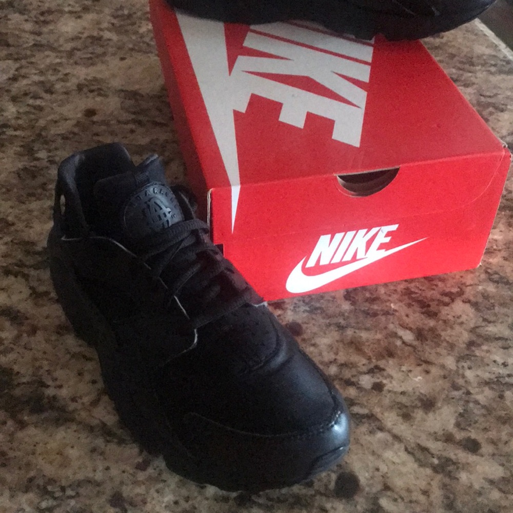 Nike black huarache run